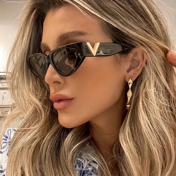 Boutique Accessories - 156. NEW| Modern Gold V Accent Rectangular Shape Black Sunglasses